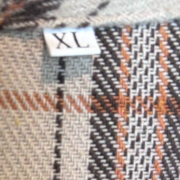 Cropped Plaid Shacket • Beige/Tan • 100% Polyester • XL - Picture 5 of 11